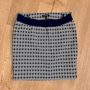 HOST PICK: Isabella Oliver maternity skirt size 2